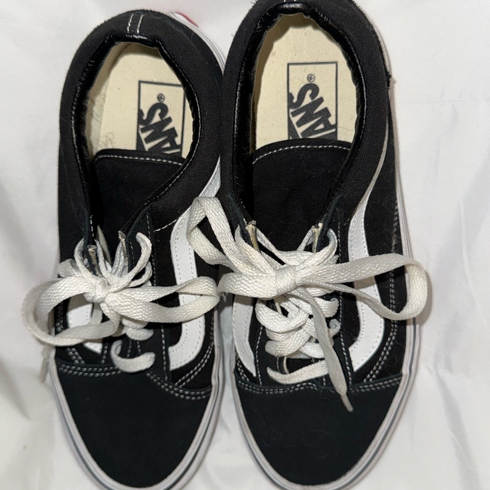 Vans Old Skool Black White Sneakers - Worn Once - Size 7.5